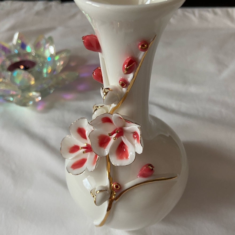 🌷NWT Delicate,Simple Beautiful,Small Bud Vase,Great 4 Flowers,Gift,Collectible🌸 - Picture 1 of 16